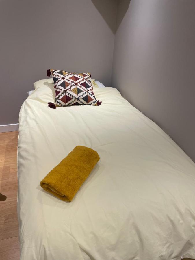 Hot Numbers Apartment Cambridge  Luaran gambar